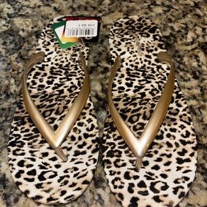 Skechers Stylish Leopard Print Flip Flops